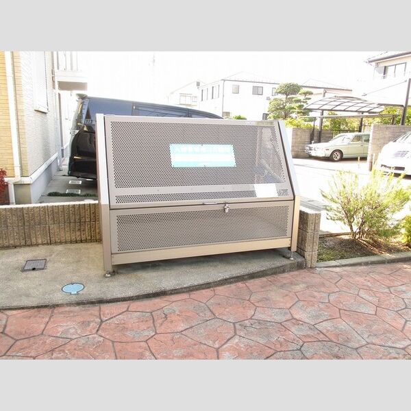 現地周辺 (ごみスットカー)