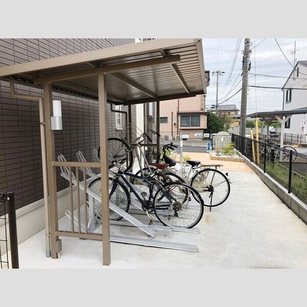 現地周辺 (駐輪場)