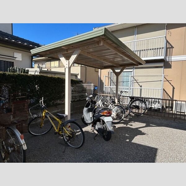 現地周辺 (駐輪場)