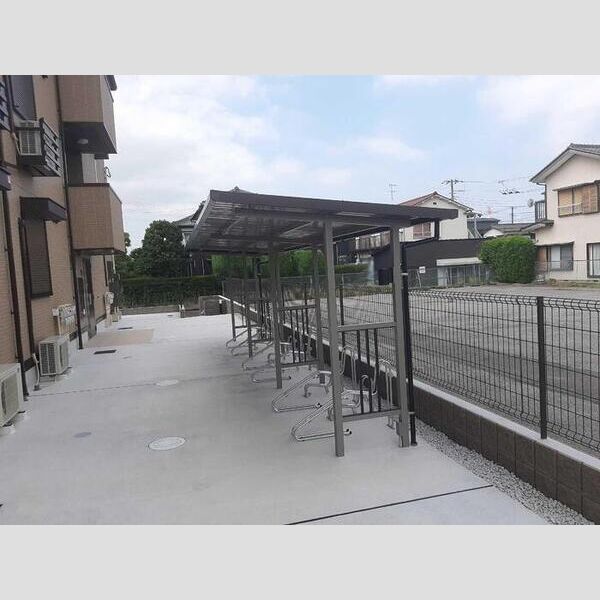 現地周辺 (駐輪場)
