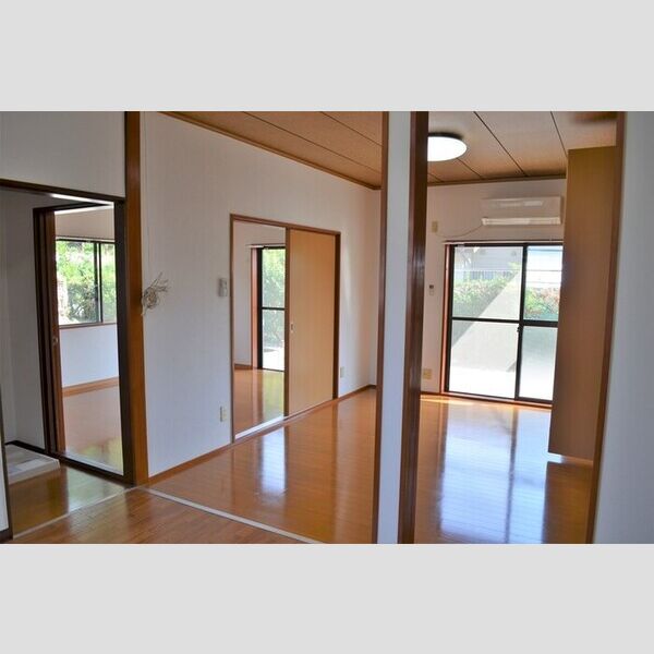 居室・リビング (リビングダイニング(別角度))