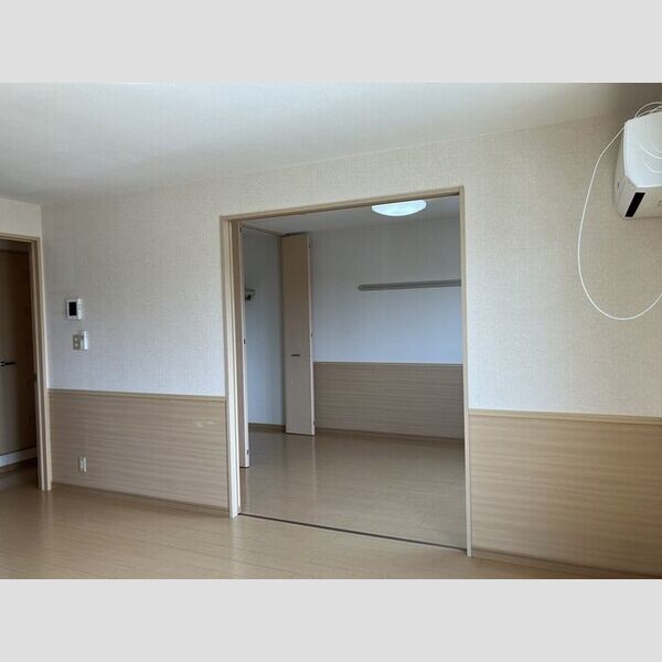 居室・リビング (リビングダイニング(別角度))