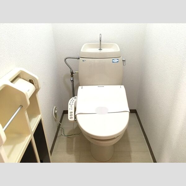 トイレ (トイレ)