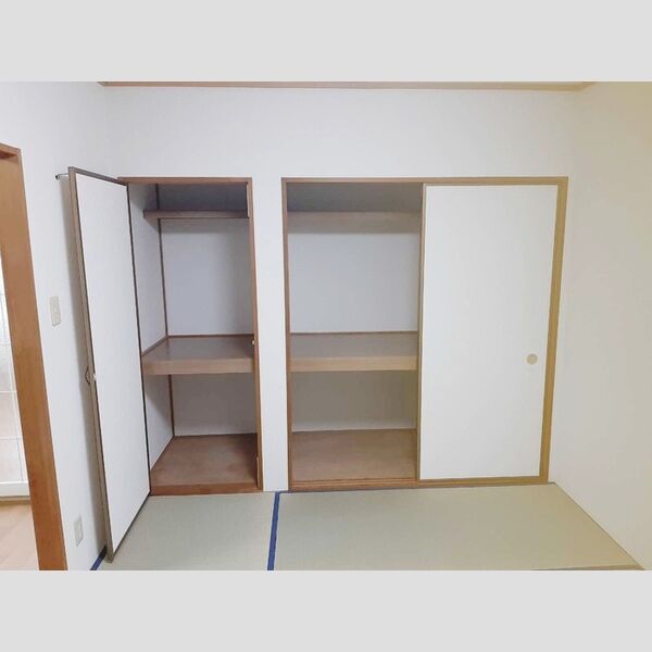 収納 (押入)