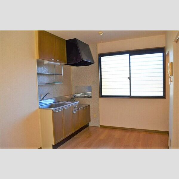 居室・リビング (ダイニングキッチン(別角度))