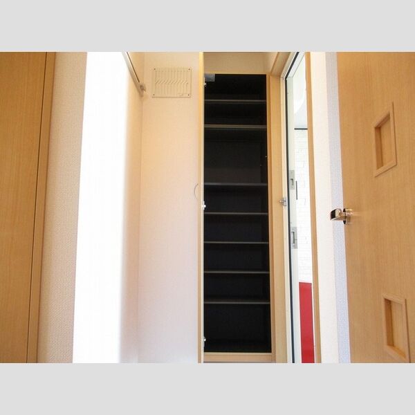 玄関 (シューズボックス)