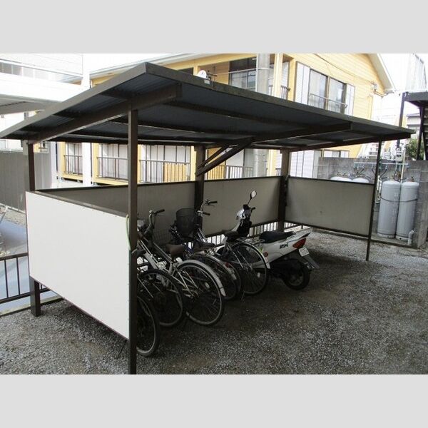 現地周辺 (駐輪場)