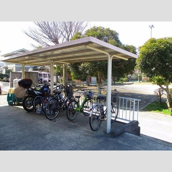 現地周辺 (駐輪場)