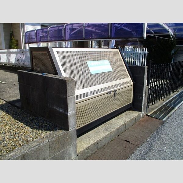 現地周辺 (ゴミストッカー)