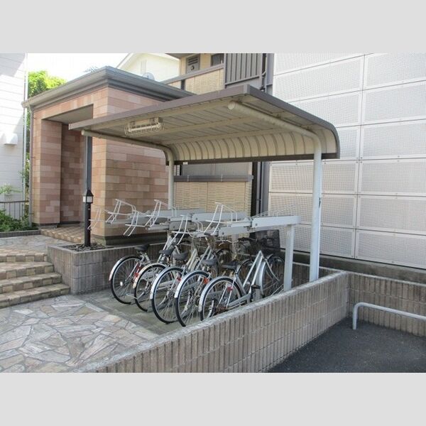 現地周辺 (駐輪場)