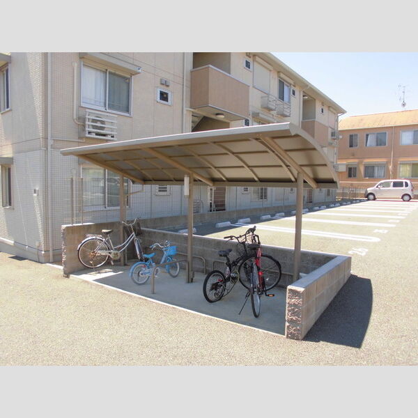 現地周辺 (駐輪場)