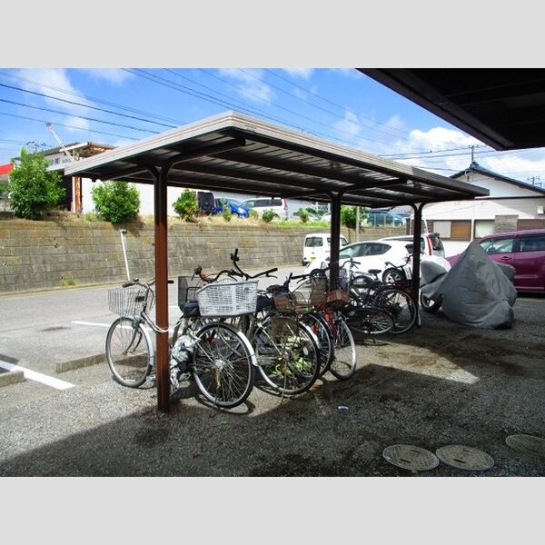 現地周辺 (駐輪場)