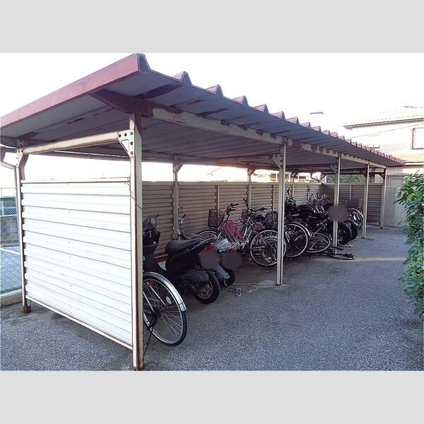 現地周辺 (駐輪場)