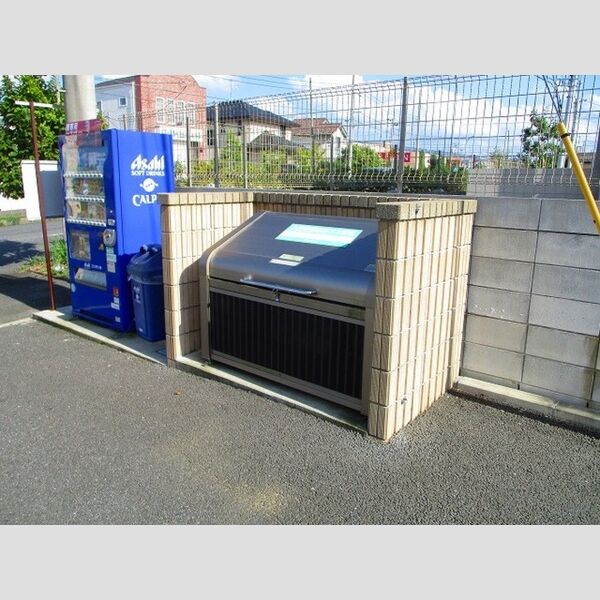 現地周辺 (ゴミストッカー)