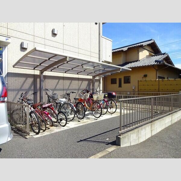 現地周辺 (駐輪場)