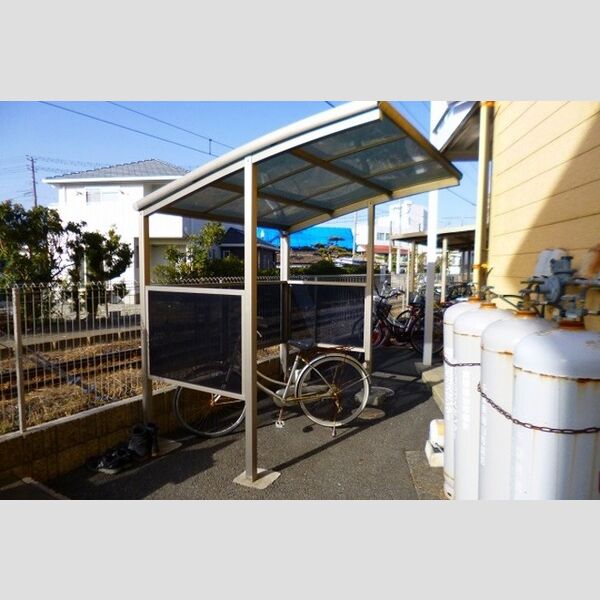 現地周辺 (駐輪場)