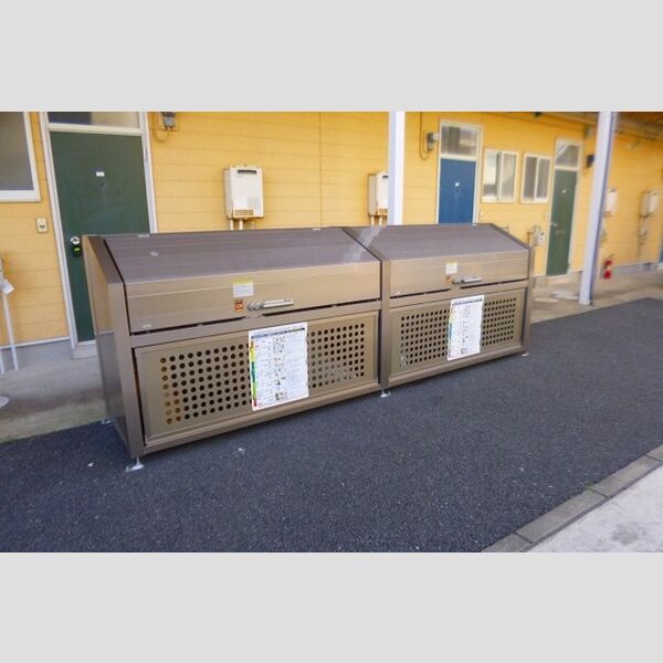 現地周辺 (ゴミストッカー)