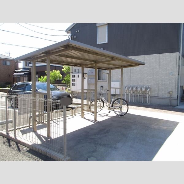 現地周辺 (駐輪場)