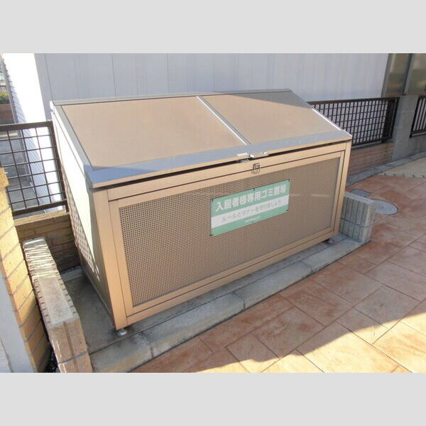 現地周辺 (ゴミストッカー)