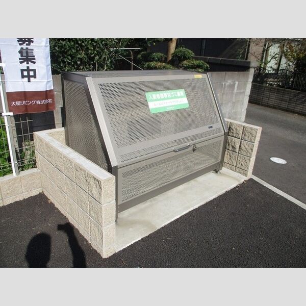 現地周辺 (ゴミストッカー)