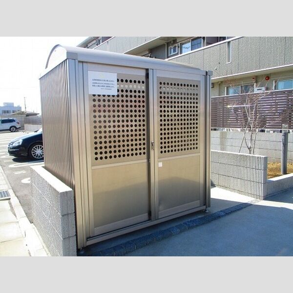 現地周辺 (ゴミストッカー)