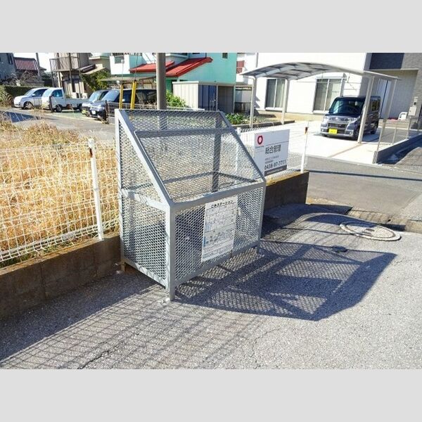 現地周辺 (ごみストッカー)