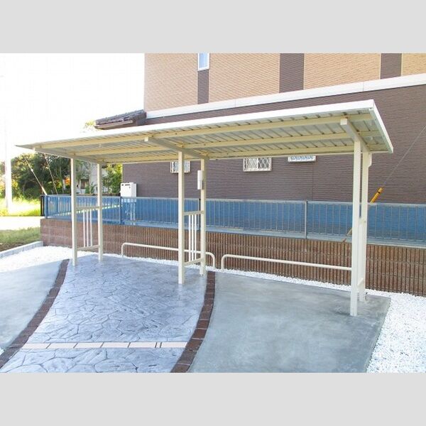 現地周辺 (駐輪場)