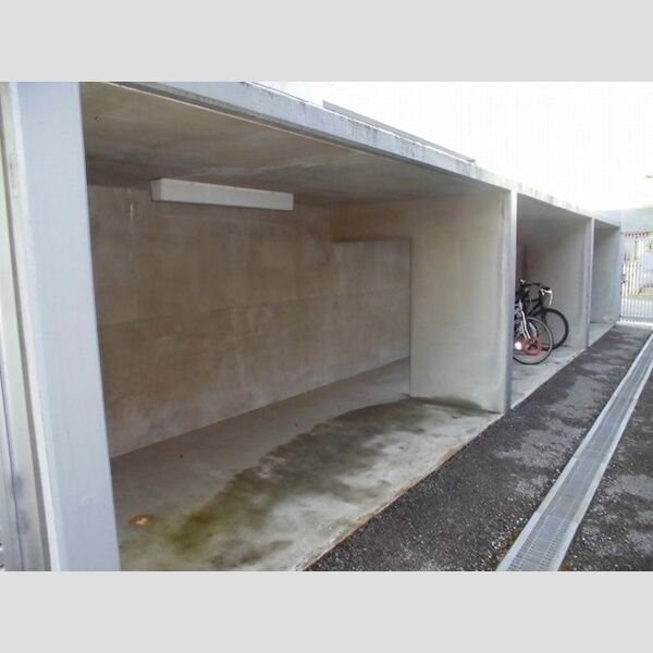 現地周辺 (駐輪場)