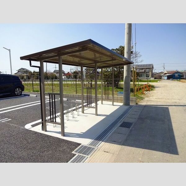 現地周辺 (駐輪場)