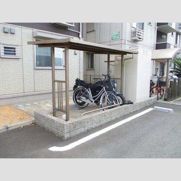 現地周辺 (駐輪場)