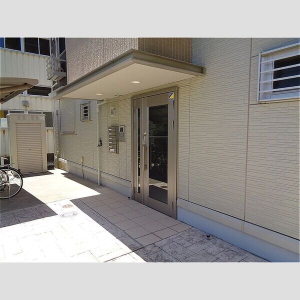 エントランス (エントランス)