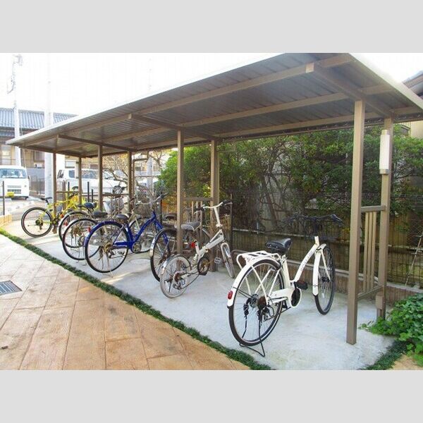 現地周辺 (駐輪場)