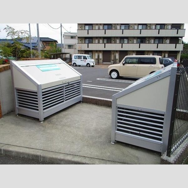 現地周辺 (ゴミストッカー)