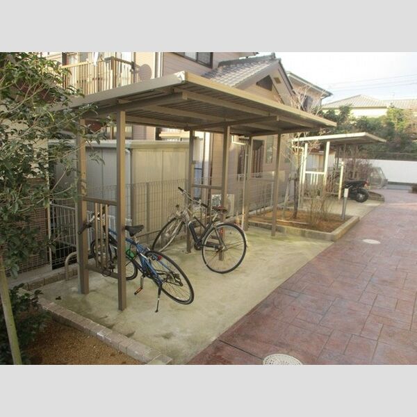 現地周辺 (駐輪場)