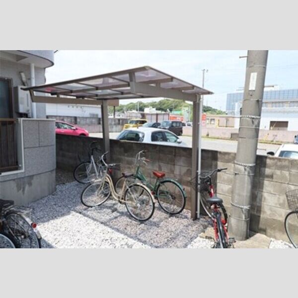 現地周辺 (駐輪場)