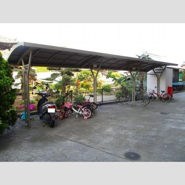 現地周辺 (駐輪場)