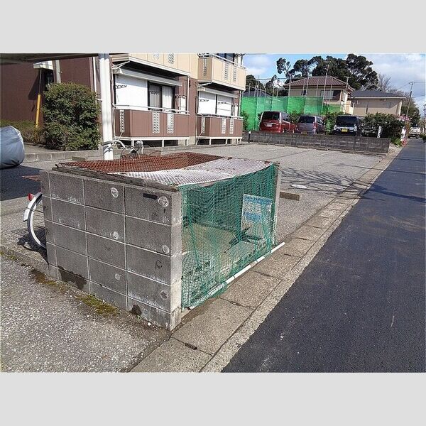 現地周辺 (ゴミ置き場)