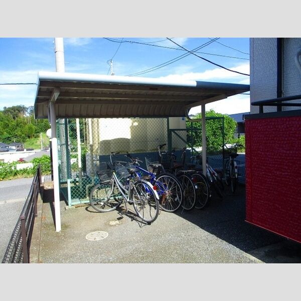 現地周辺 (駐輪場)