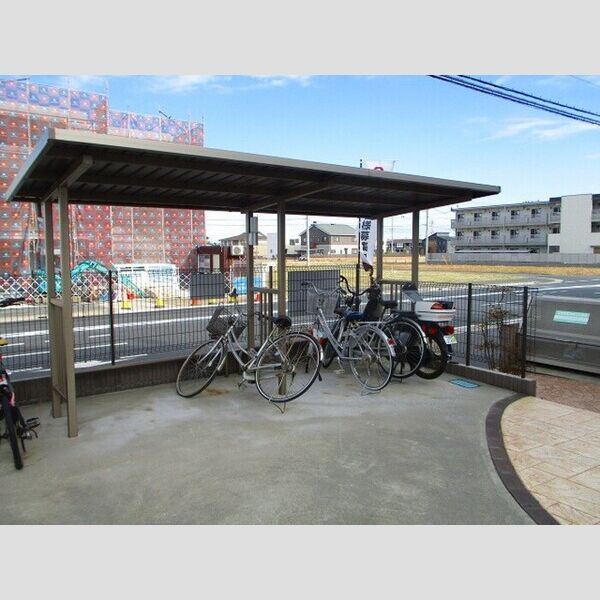 現地周辺 (駐輪場)