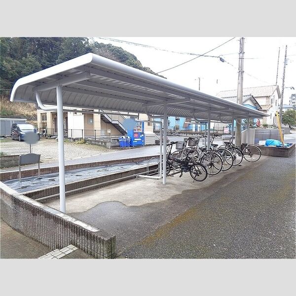 現地周辺 (駐輪場)