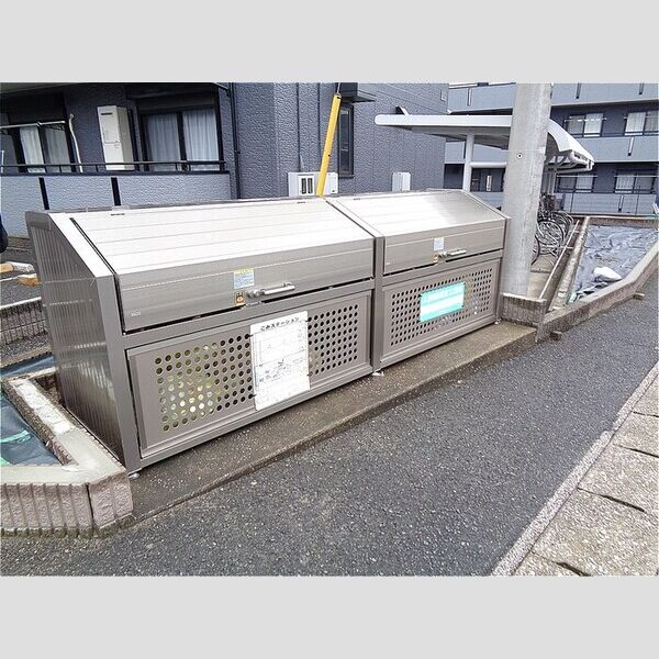 現地周辺 (ゴミストッカー)