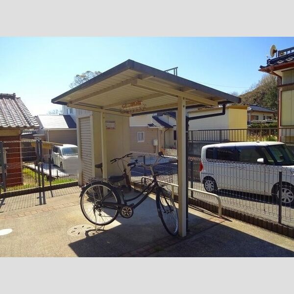 現地周辺 (駐輪場)