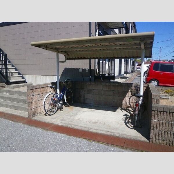 現地周辺 (駐輪場)