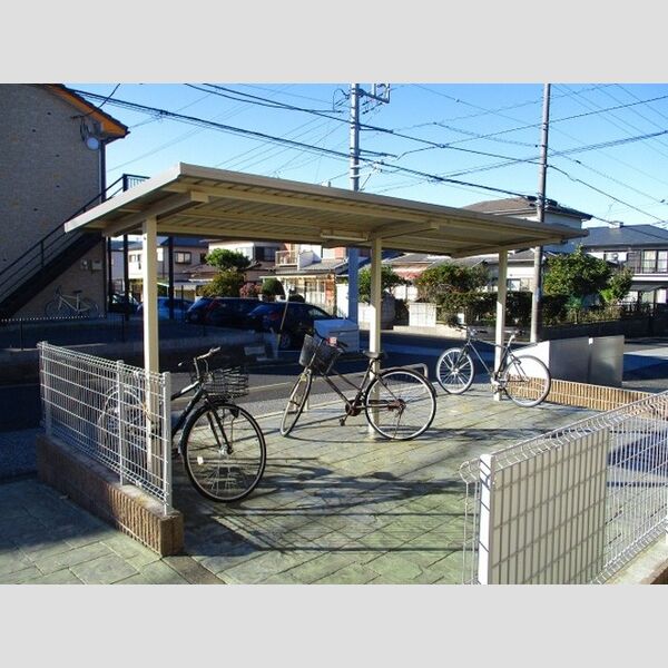 現地周辺 (駐輪場)