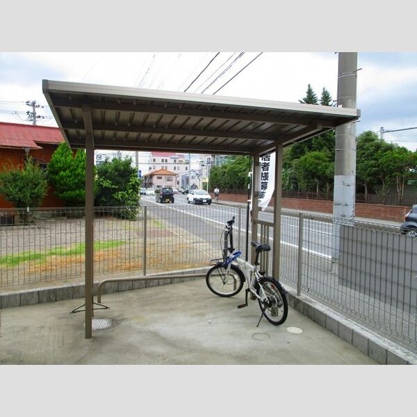 現地周辺 (駐輪場)