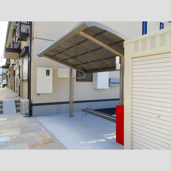 現地周辺 (駐輪場)