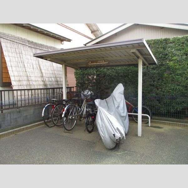 現地周辺 (駐輪場)