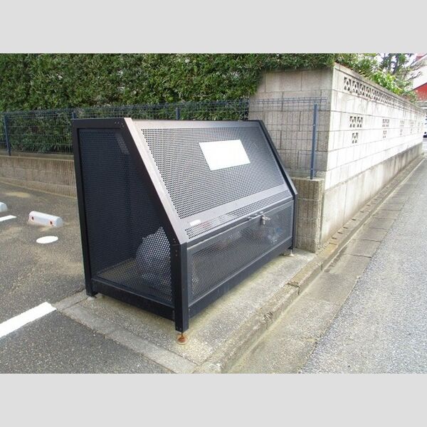 現地周辺 (ゴミストッカー)