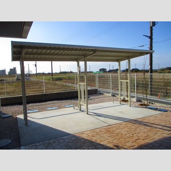 現地周辺 (駐輪場)