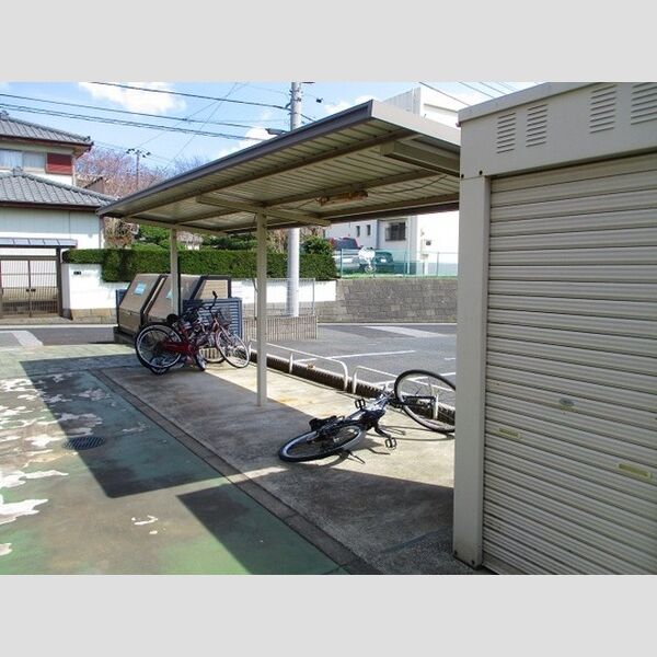 現地周辺 (駐輪場)